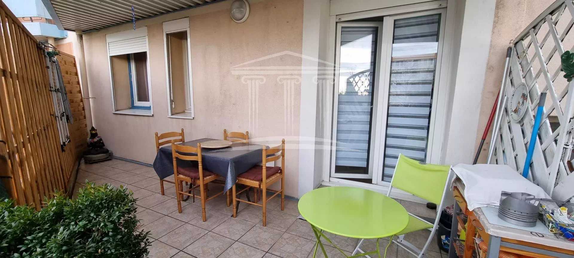 Condominium dans Sorgues, Provence-Alpes-Cote d'Azur 12415068