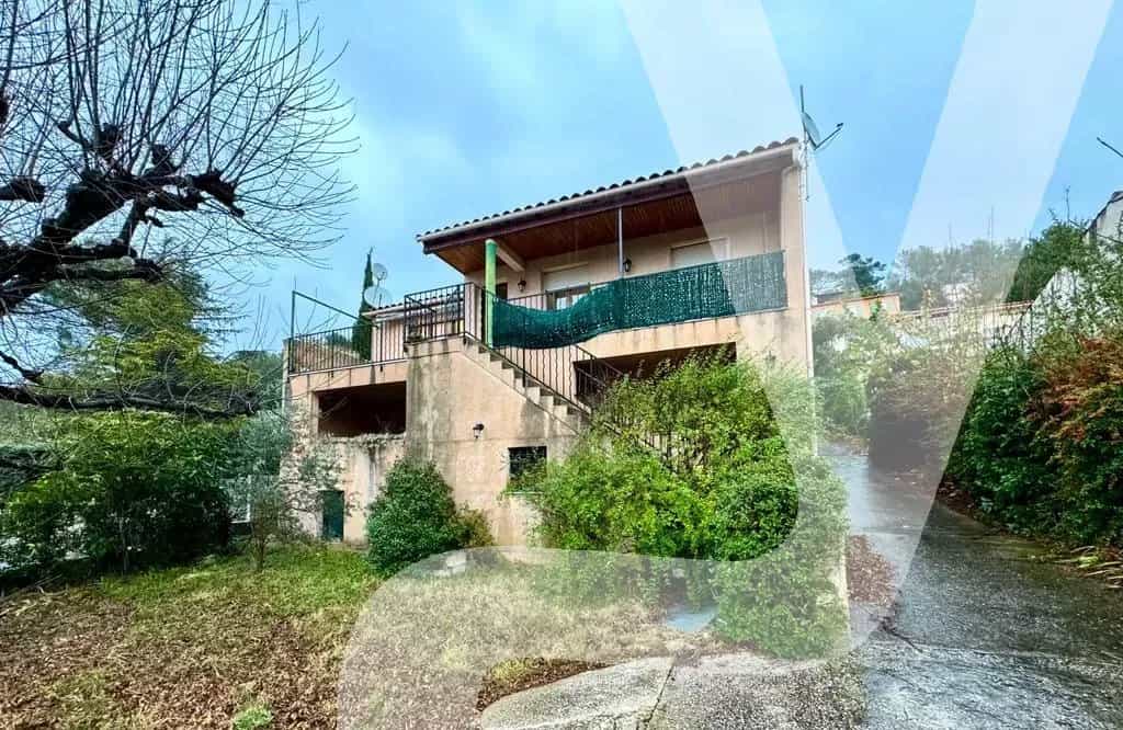 House in Le Val, Provence-Alpes-Cote d'Azur 12415132