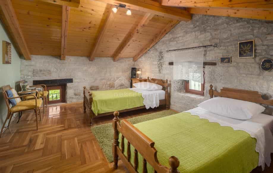 Dom w Tinjan, Istria County 12415376
