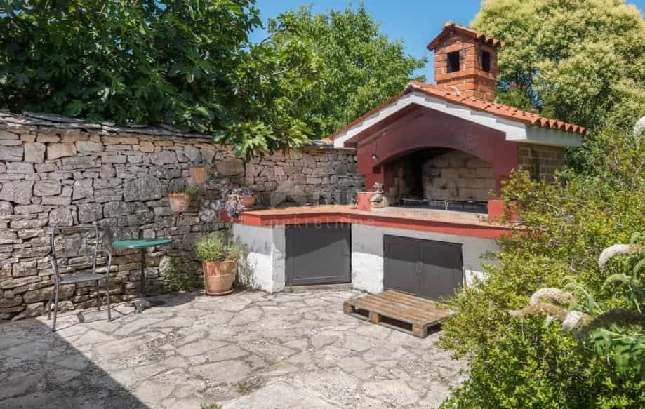 Dom w Tinjan, Istria County 12415376