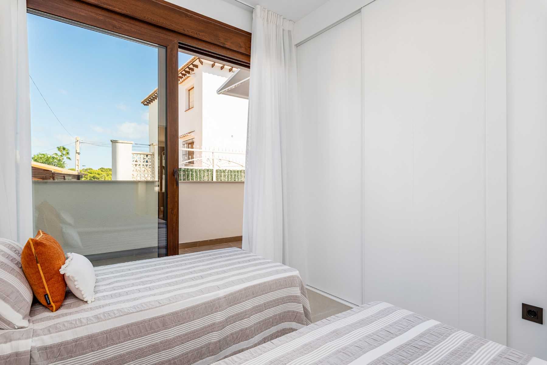 Condominium in Torrevieja, Comunidad Valenciana 12415984