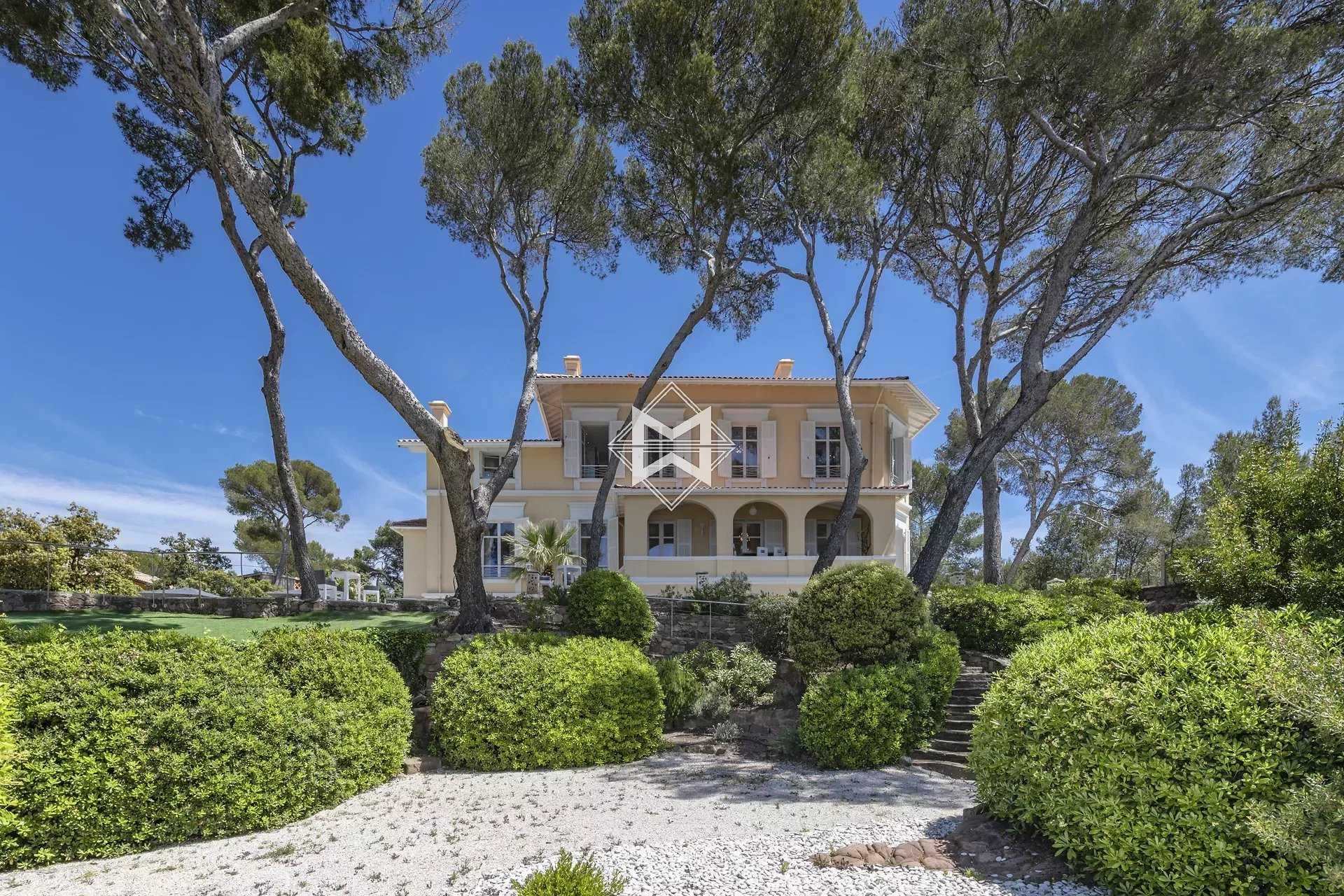 Huis in Saint-Raphael, Provence-Alpes-Cote d'Azur 12417220