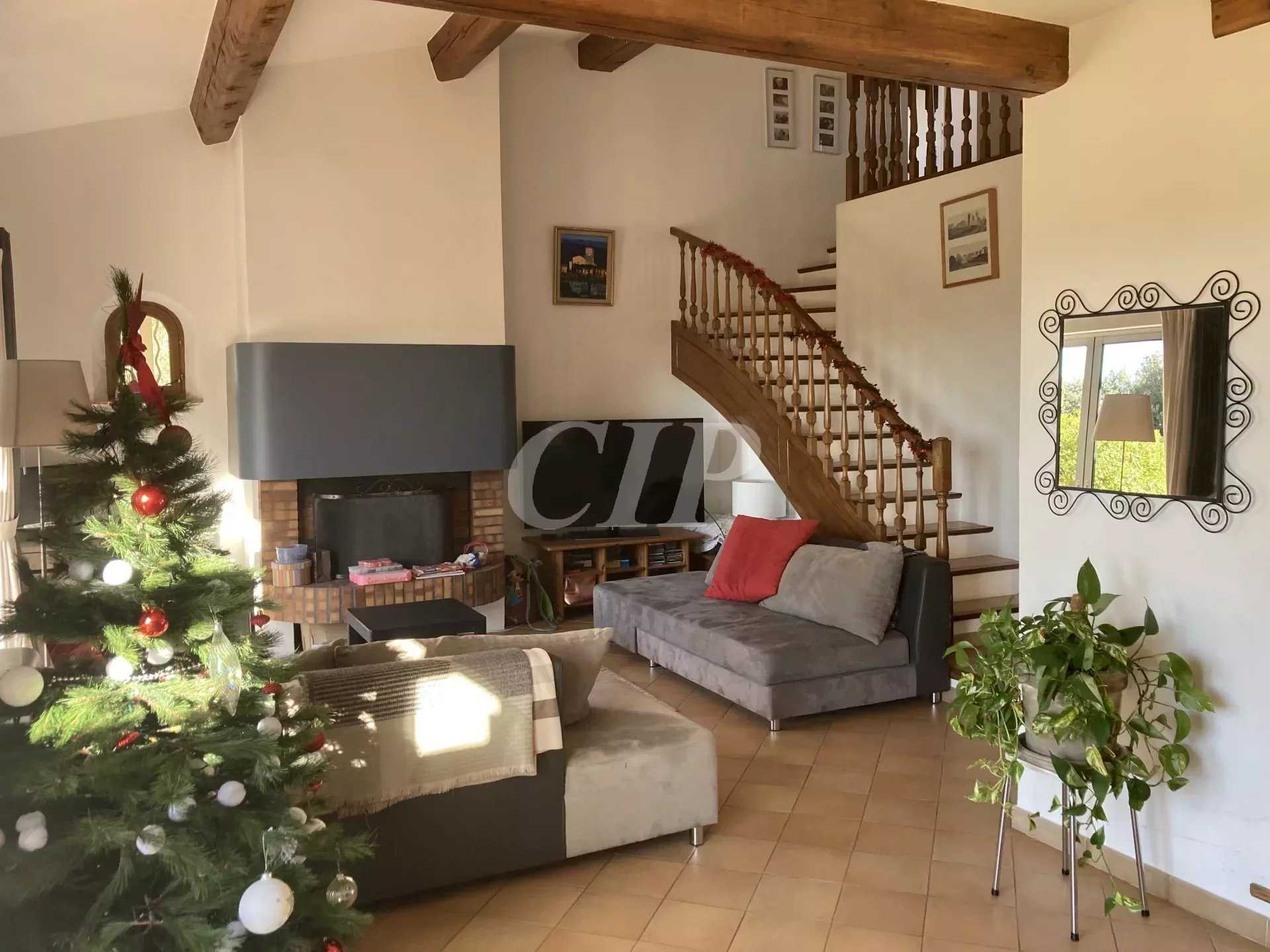 House in Flayosc, Provence-Alpes-Cote d'Azur 12417233