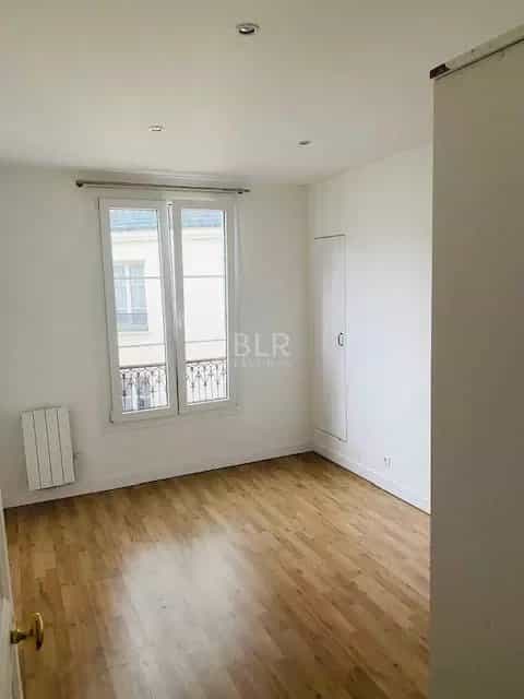 Condominium in Paris, Ile-de-France 12417269