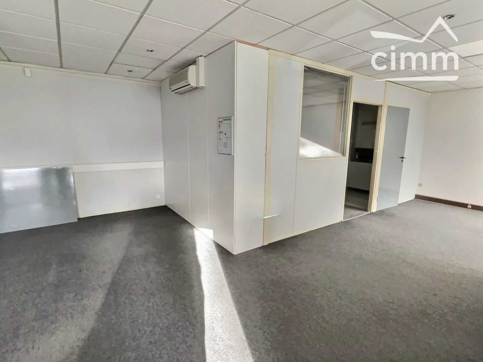 Office in Vichy, Auvergne-Rhone-Alpes 12417283