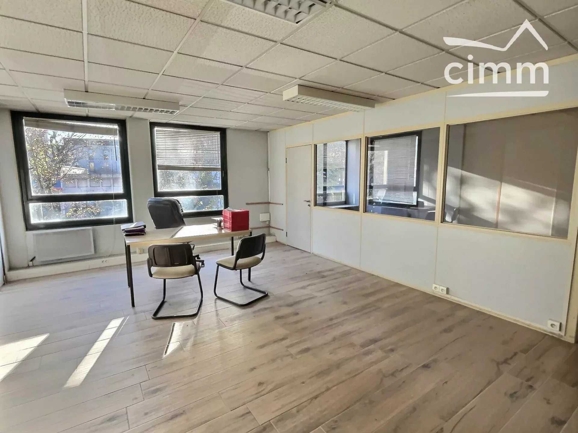 Office in Vichy, Auvergne-Rhone-Alpes 12417283