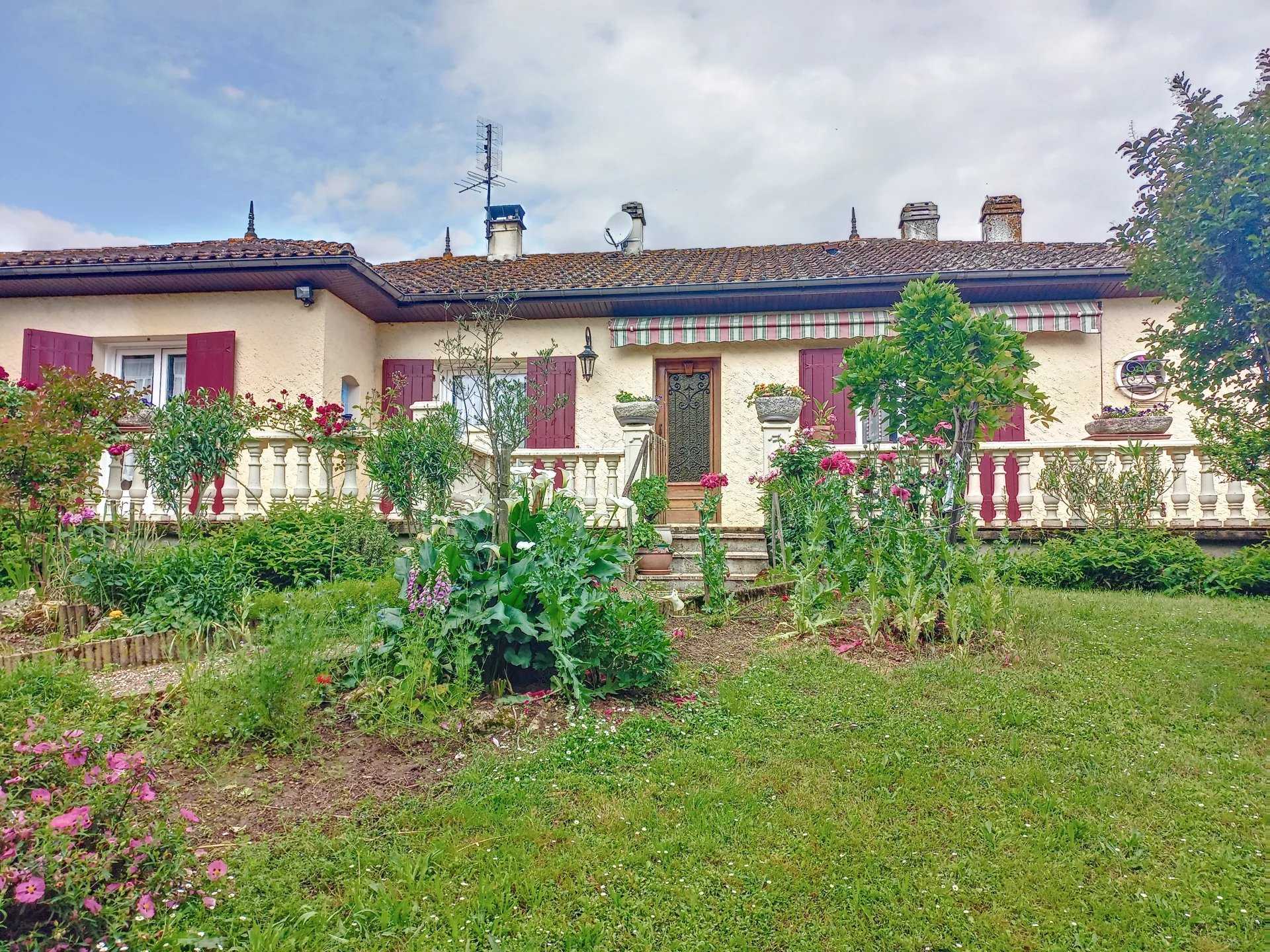 住宅 在 Saint-Avit-Saint-Nazaire, Gironde 12417383