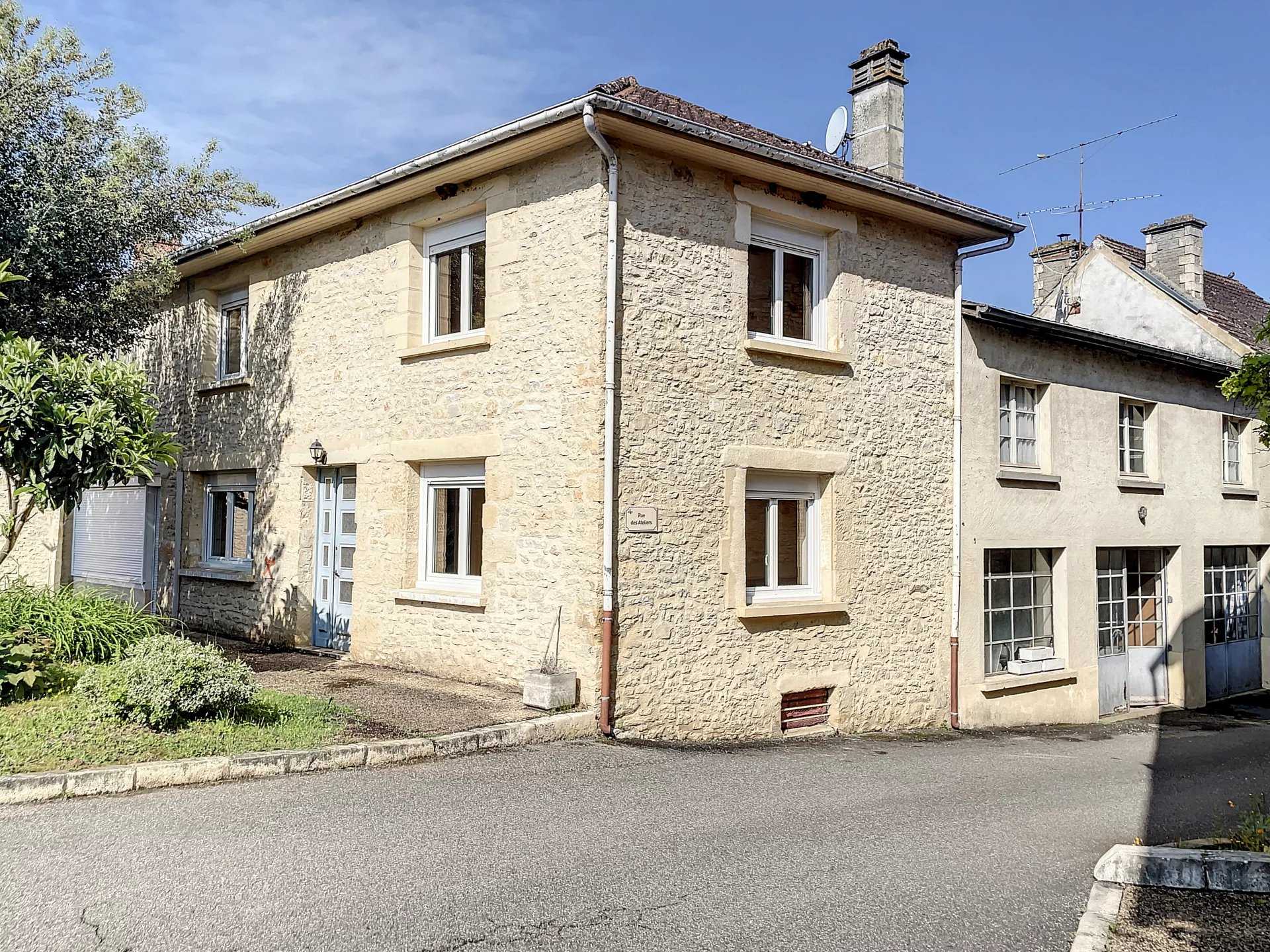 Rumah di Saint-Martial-de-Nabirat, Nouvelle-Aquitaine 12417406