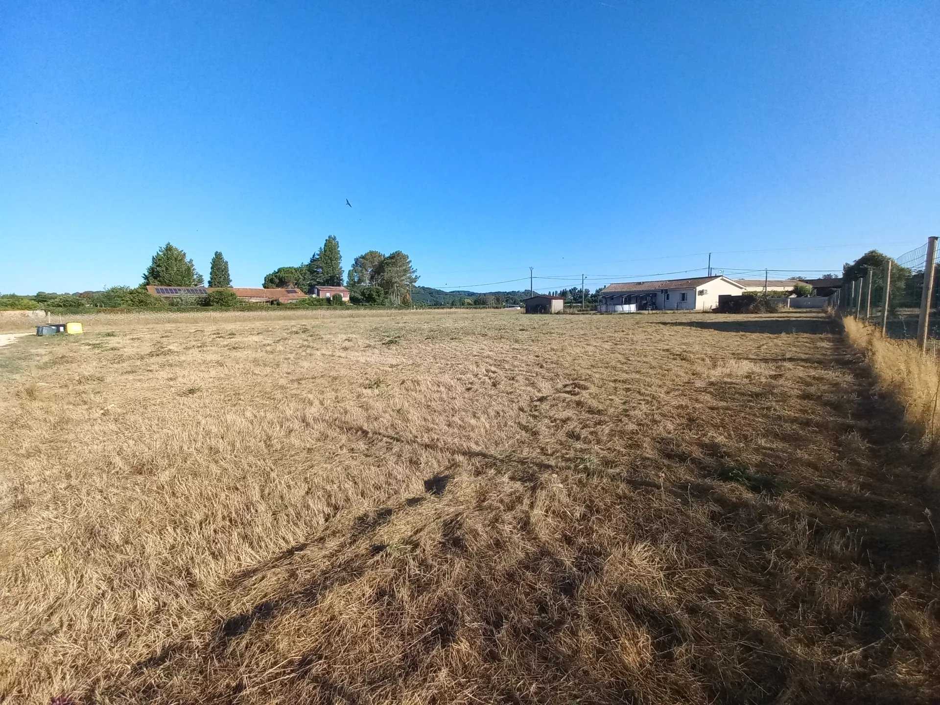 Land in Pineuilh, Nouvelle-Aquitaine 12417418