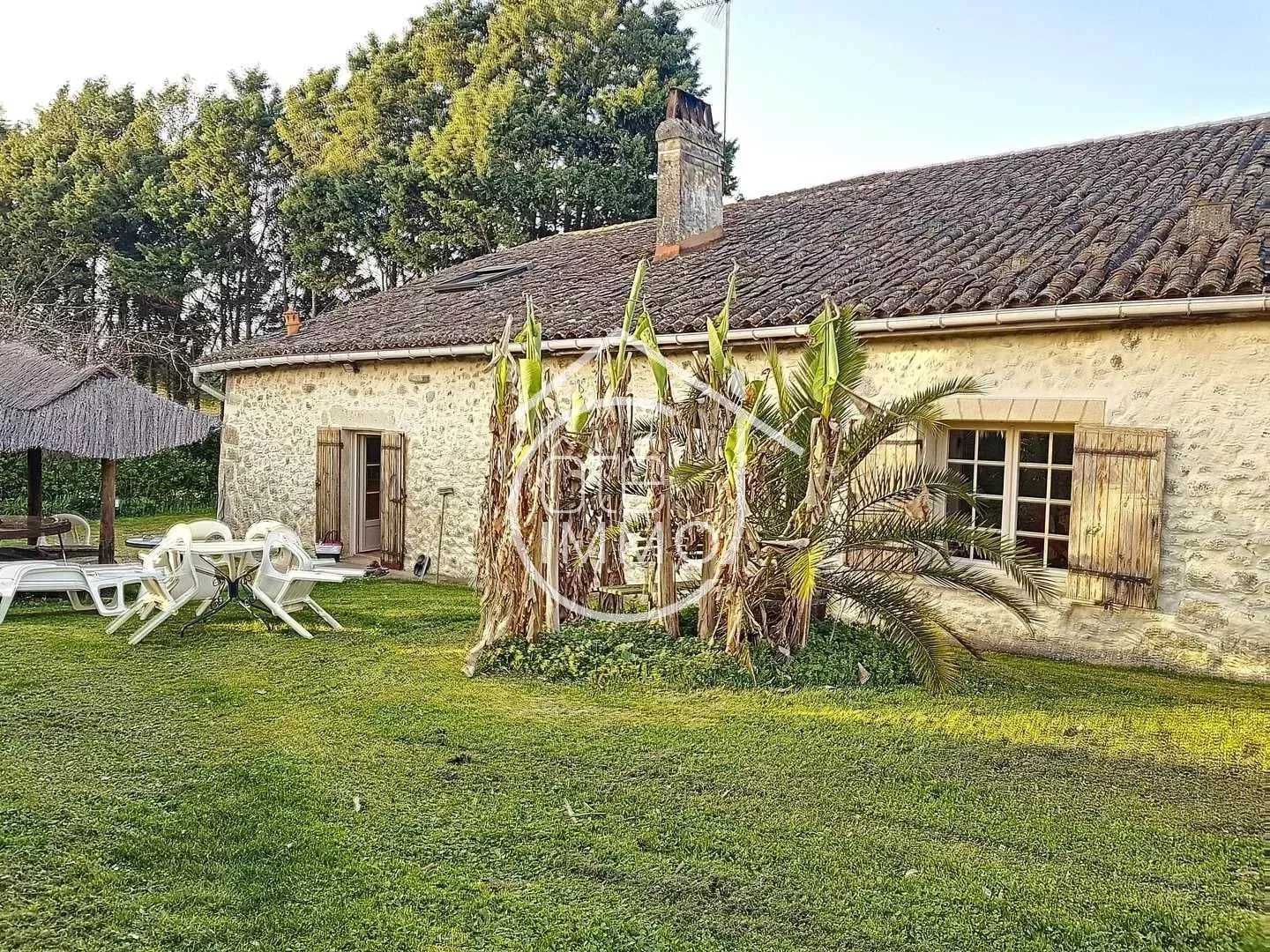 House in Castillon-la-Bataille, Nouvelle-Aquitaine 12417419