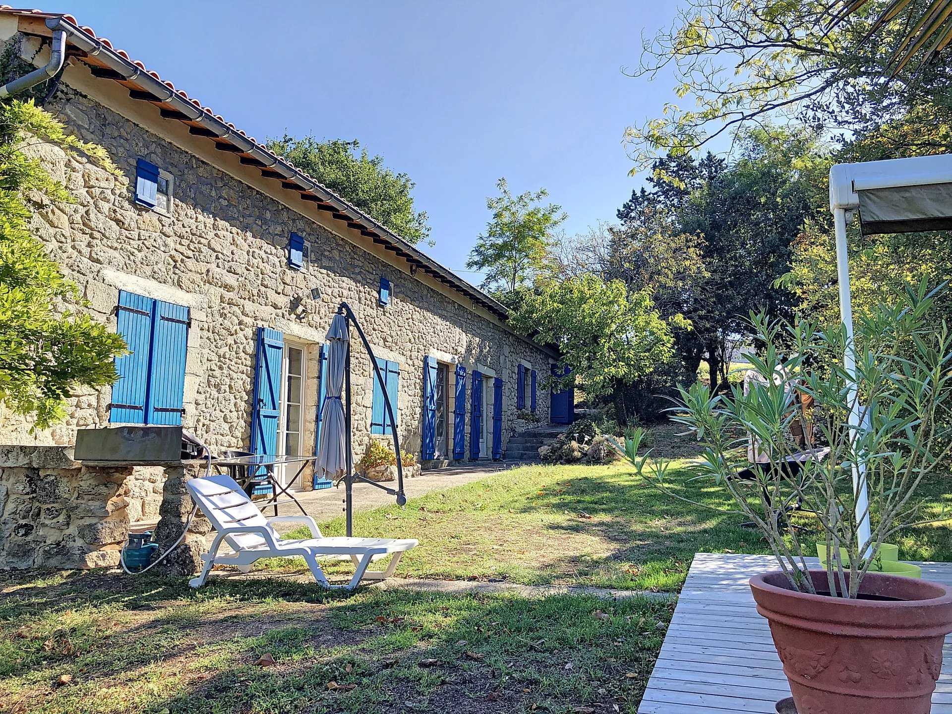 House in Port-Sainte-Foy-et-Ponchapt, Nouvelle-Aquitaine 12417457