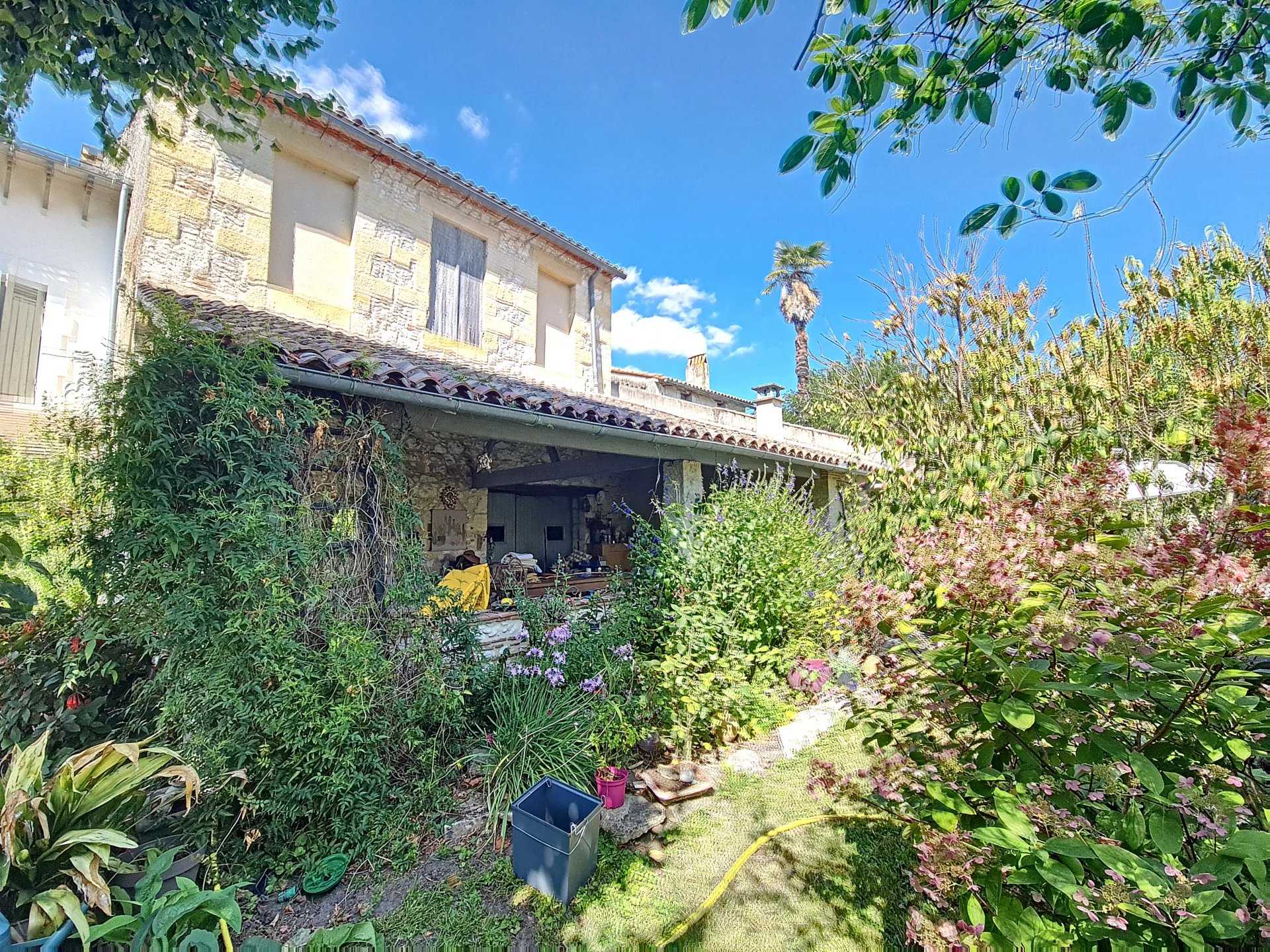 Multiple Houses in Sainte-Foy-la-Grande, Gironde 12417479
