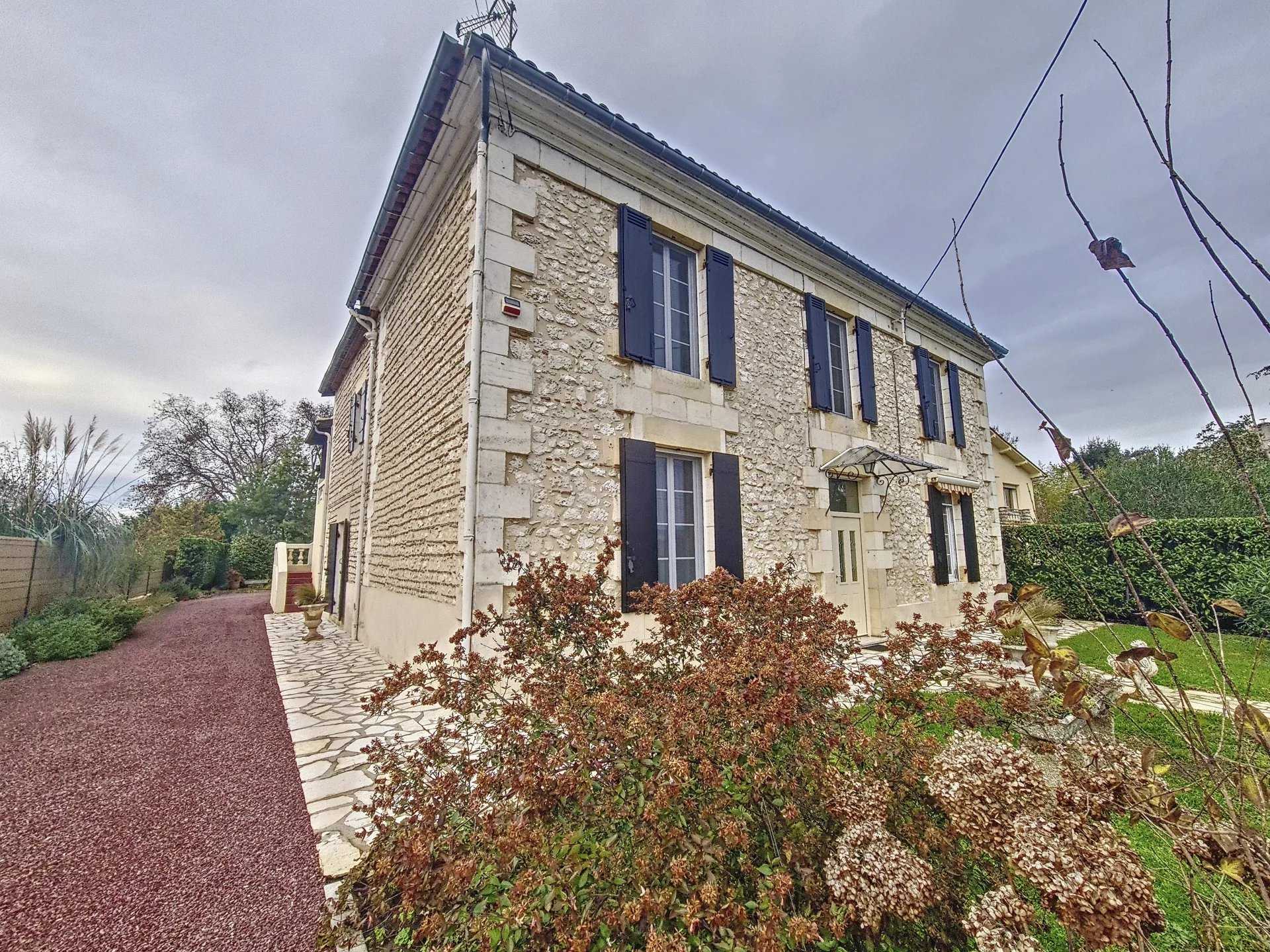 Talo sisään Pineuilh, Gironde 12417480