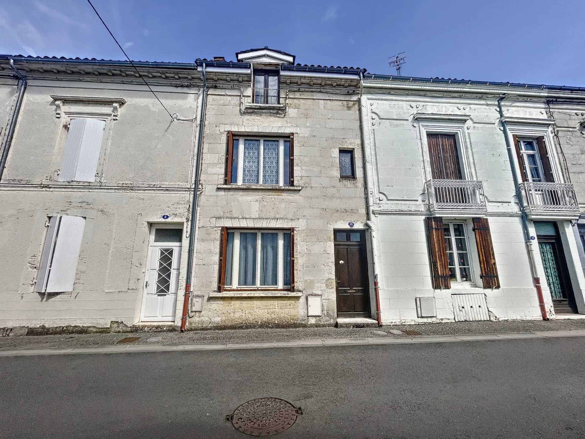 Mehrere Häuser im Sainte-Foy-la-Grande, Nouvelle-Aquitaine 12417509