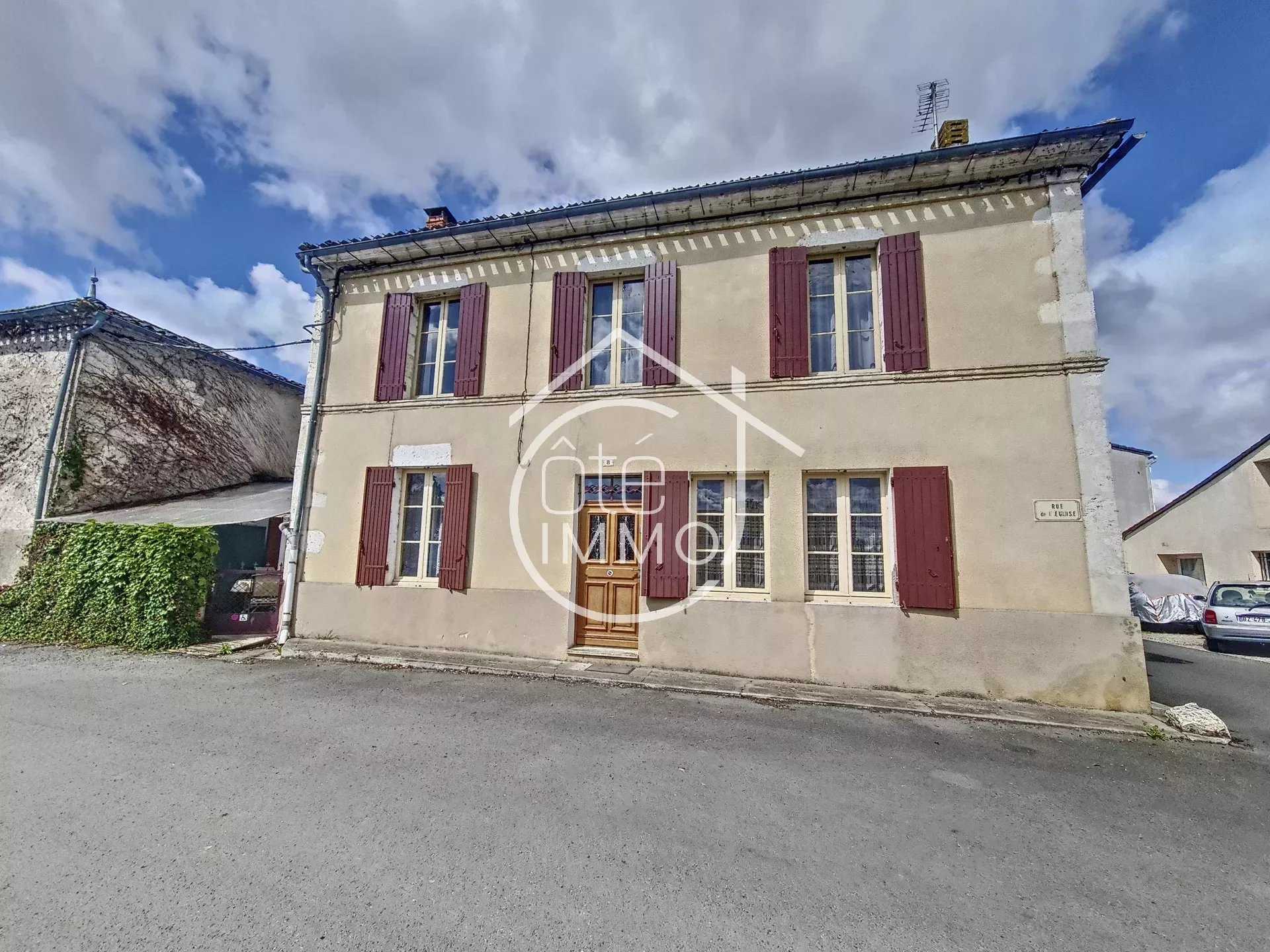 House in Saint-Antoine-de-Breuilh, Nouvelle-Aquitaine 12417549