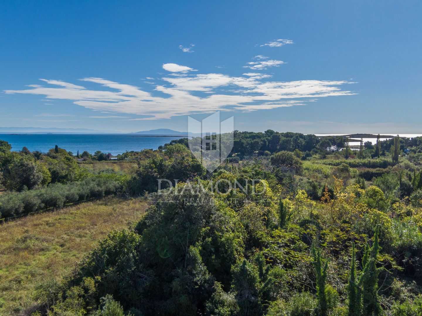 Land i Premantura, Istria County 12418044