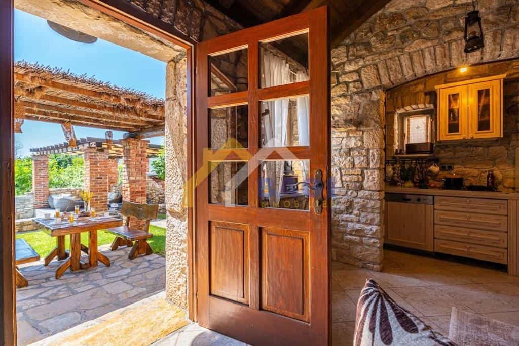 rumah dalam , Zadarska županija 12418085