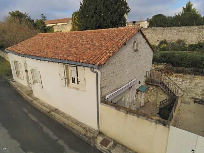casa no Verteuil-sur-Charente, Nouvelle-Aquitaine 12419229