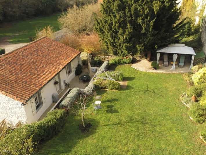 Rumah di Verteuil-sur-Charente, Nouvelle-Aquitaine 12419229