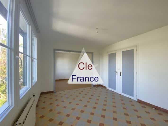 жилой дом в Gien, Centre-Val de Loire 12419904