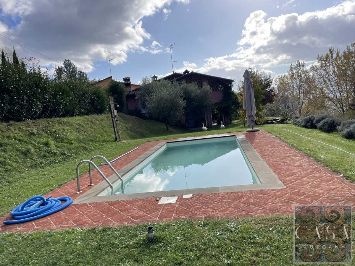 بيت في Barga, Tuscany 12420901