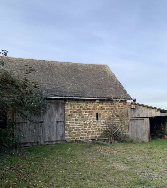 Будинок в Montreuil-Poulay, Pays de la Loire 12422327