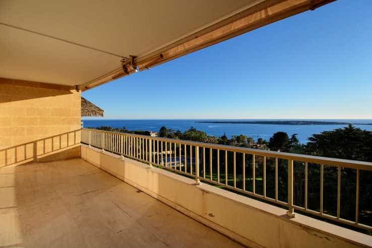 Condominium in Cannes, Provence-Alpes-Cote d'Azur 12422553