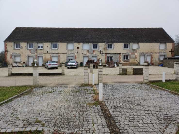 жилой дом в Gien, Centre-Val de Loire 12424924