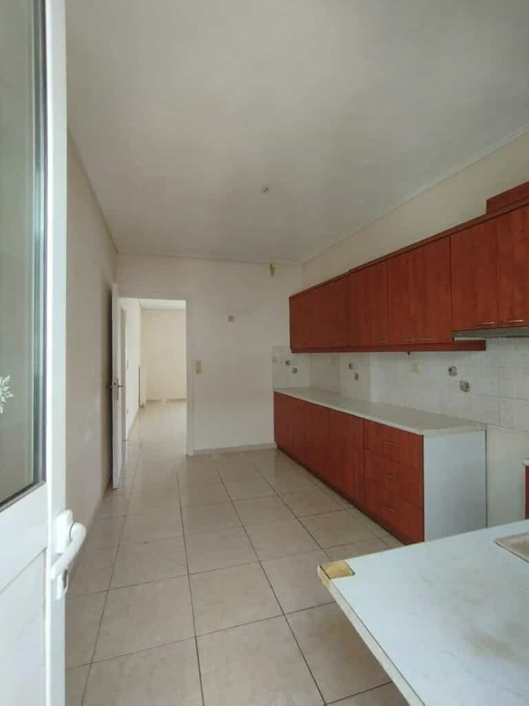 Condominium in Peristeri,  12426376