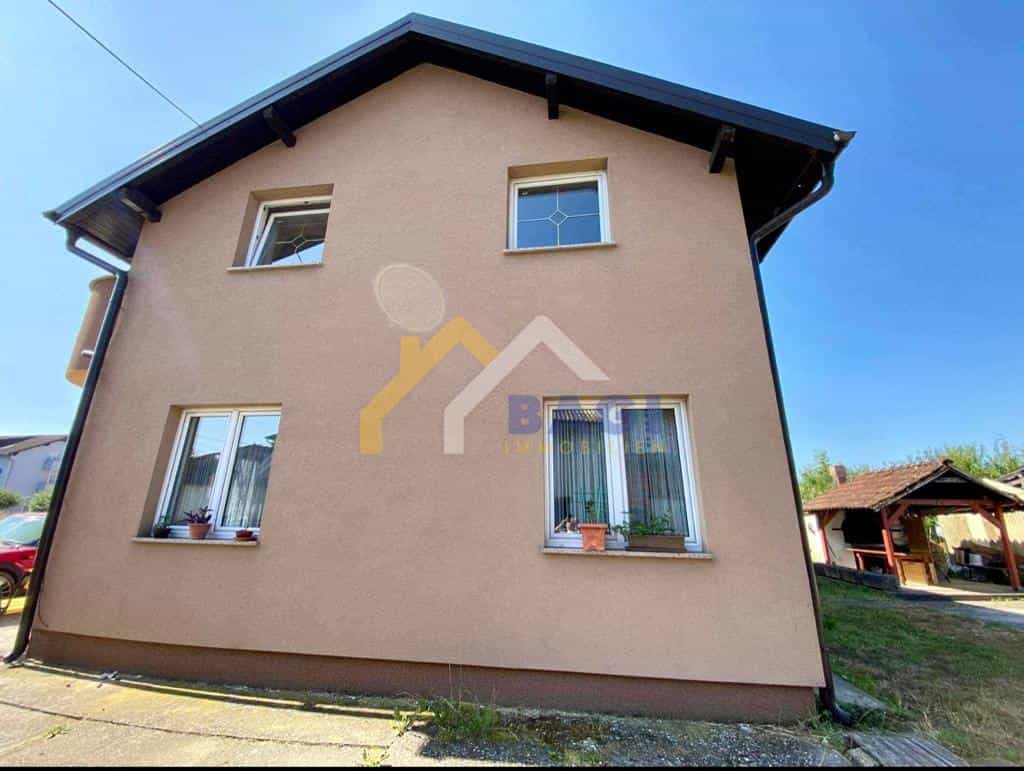 Casa nel Sesvete, Zagabria, Laurea 12426706