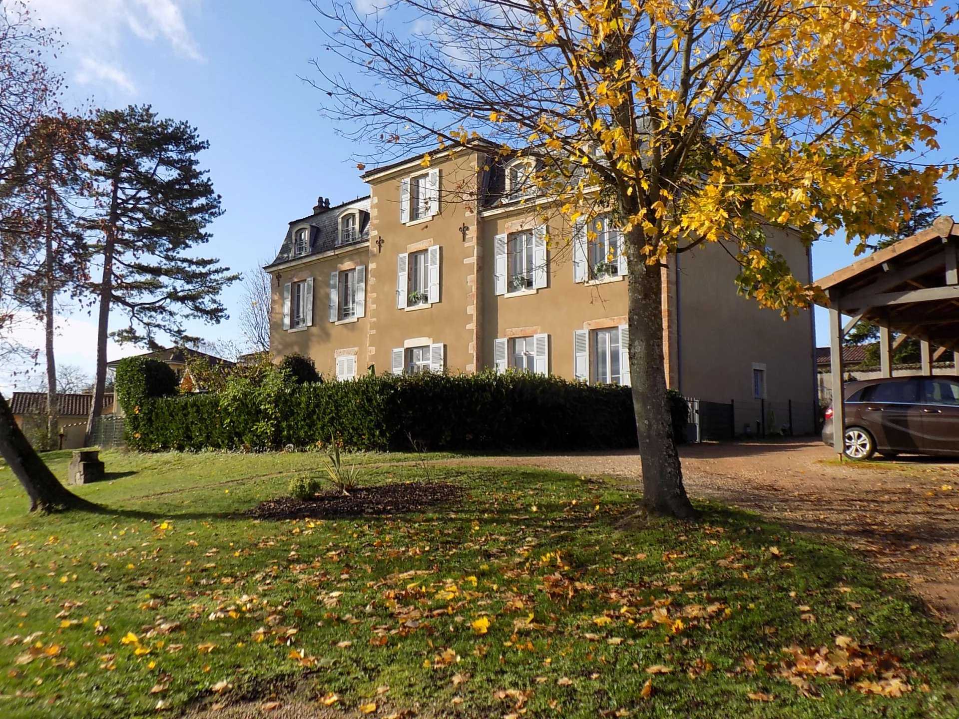 Condominium in Hurigny, Bourgogne-Franche-Comte 12427655