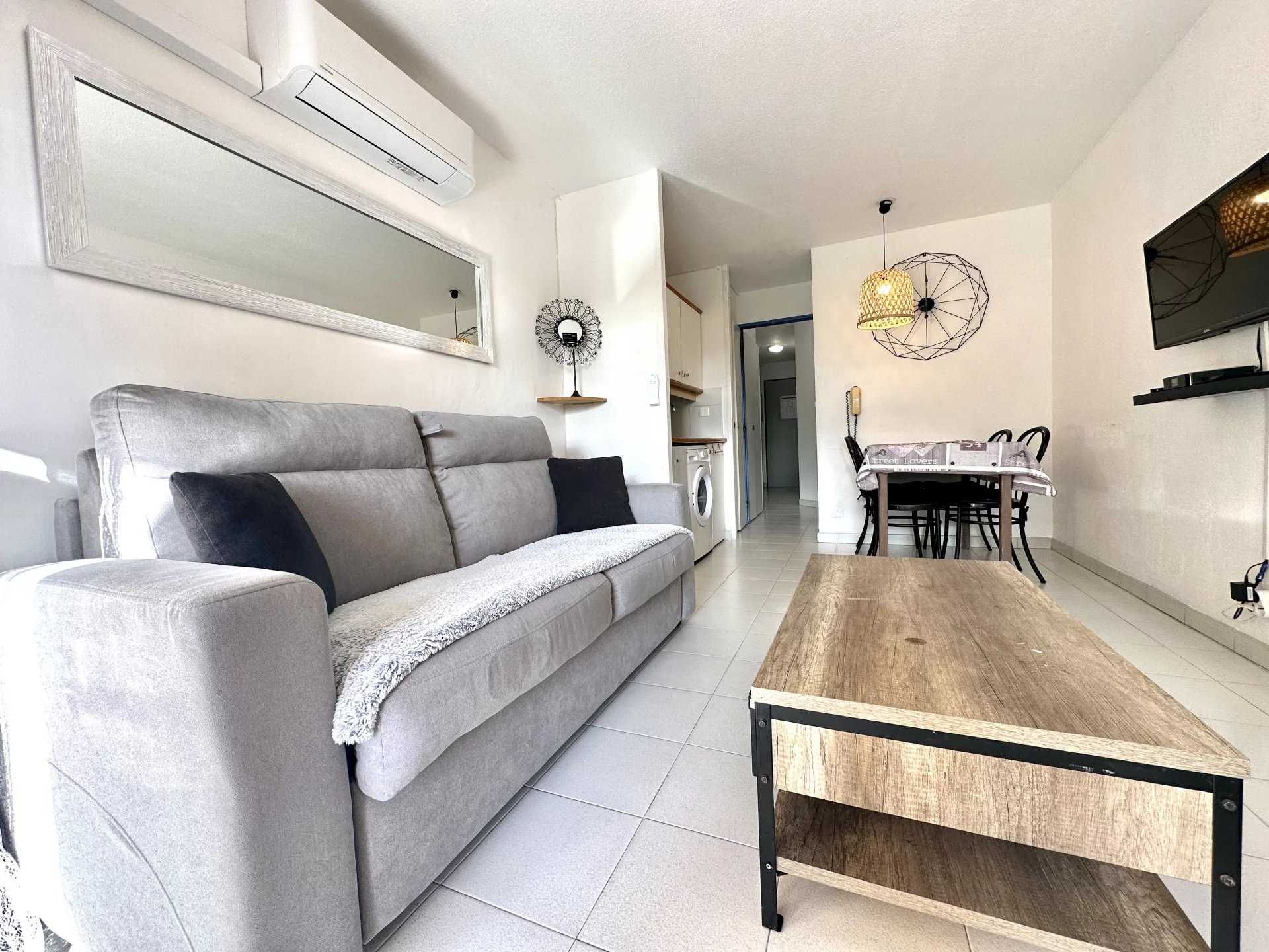 Condominium in La Bocca, Provence-Alpes-Cote d'Azur 12427664