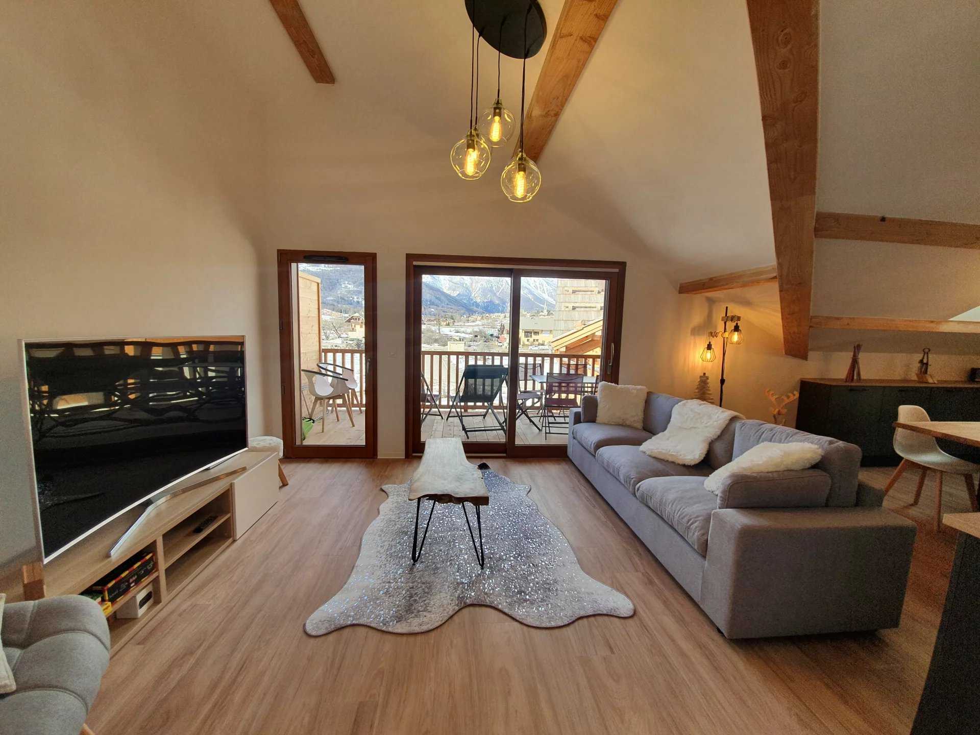 公寓 在 勒莫内捷莱班, 普罗旺斯-阿尔卑斯-蓝色海岸 12427721