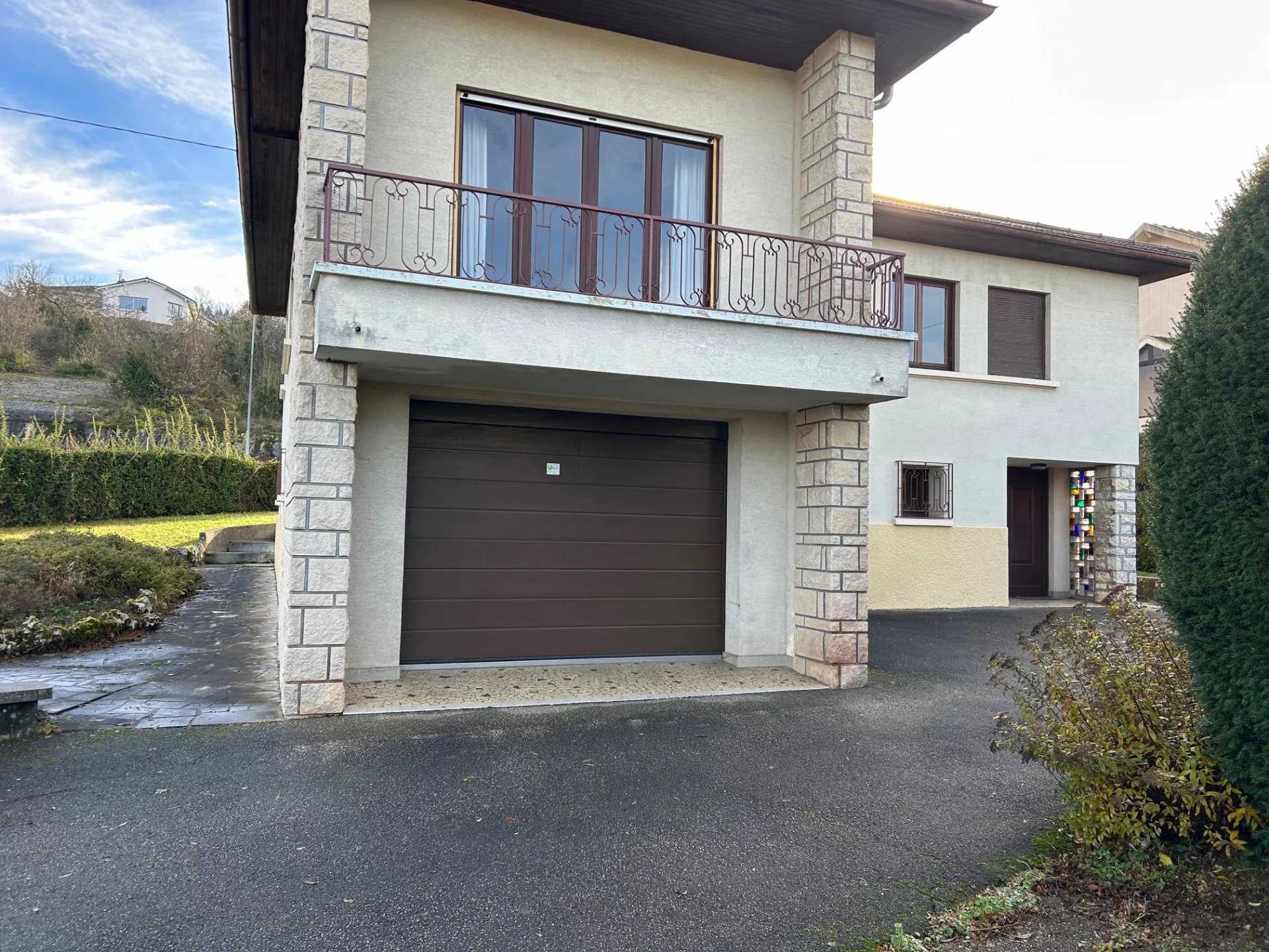 Casa nel Oyonnax, Auvergne-Rhone-Alpes 12427751