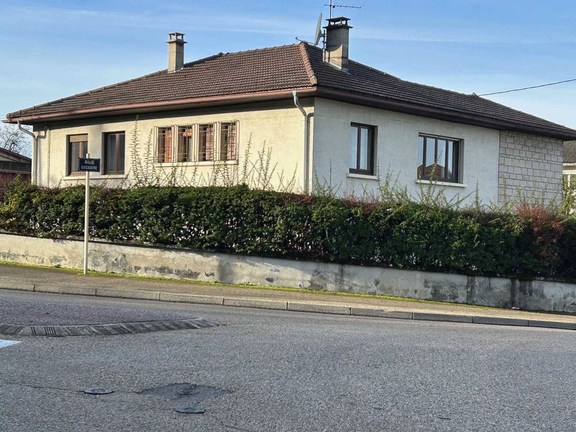 casa en Oyonnax, Auvernia-Ródano-Alpes 12427751
