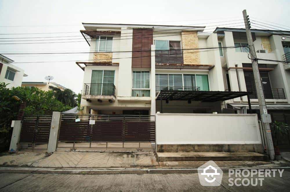 House in Yan Nawa, Krung Thep Maha Nakhon 12428560