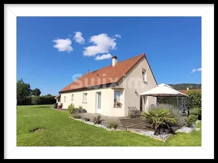بيت في Arinthod, Bourgogne-Franche-Comte 12429200