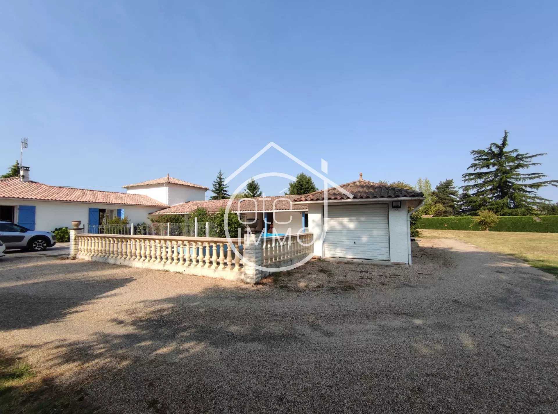 House in Pineuilh, Nouvelle-Aquitaine 12429266