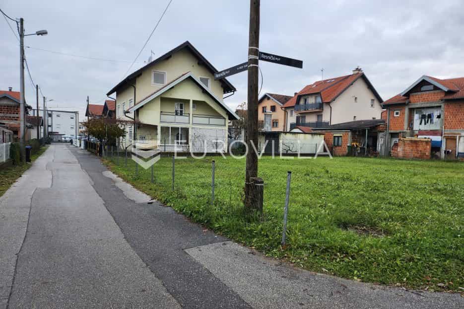 Tanah dalam Culinec, Zagreb, Grad 12429438