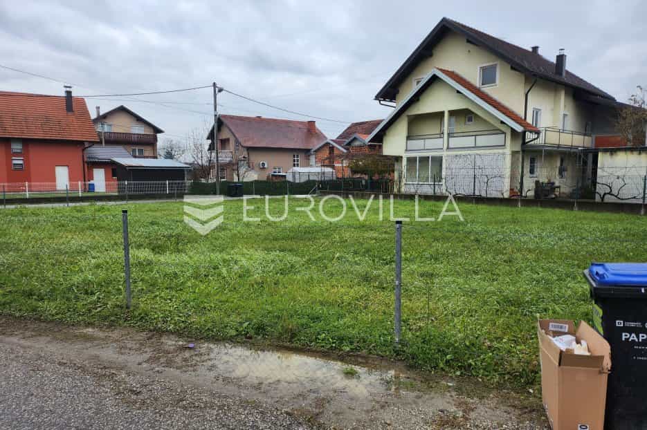 Tanah dalam Culinec, Zagreb, Grad 12429438