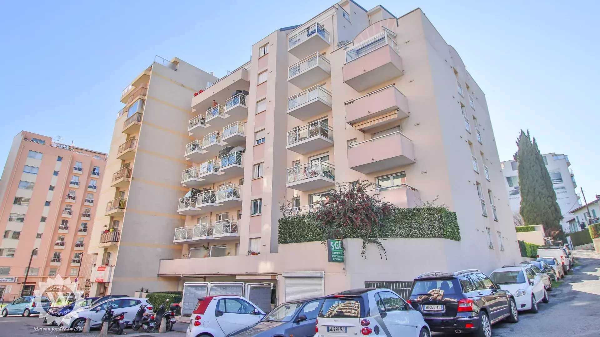 Condominium in Nice, Alpes-Maritimes 12430439