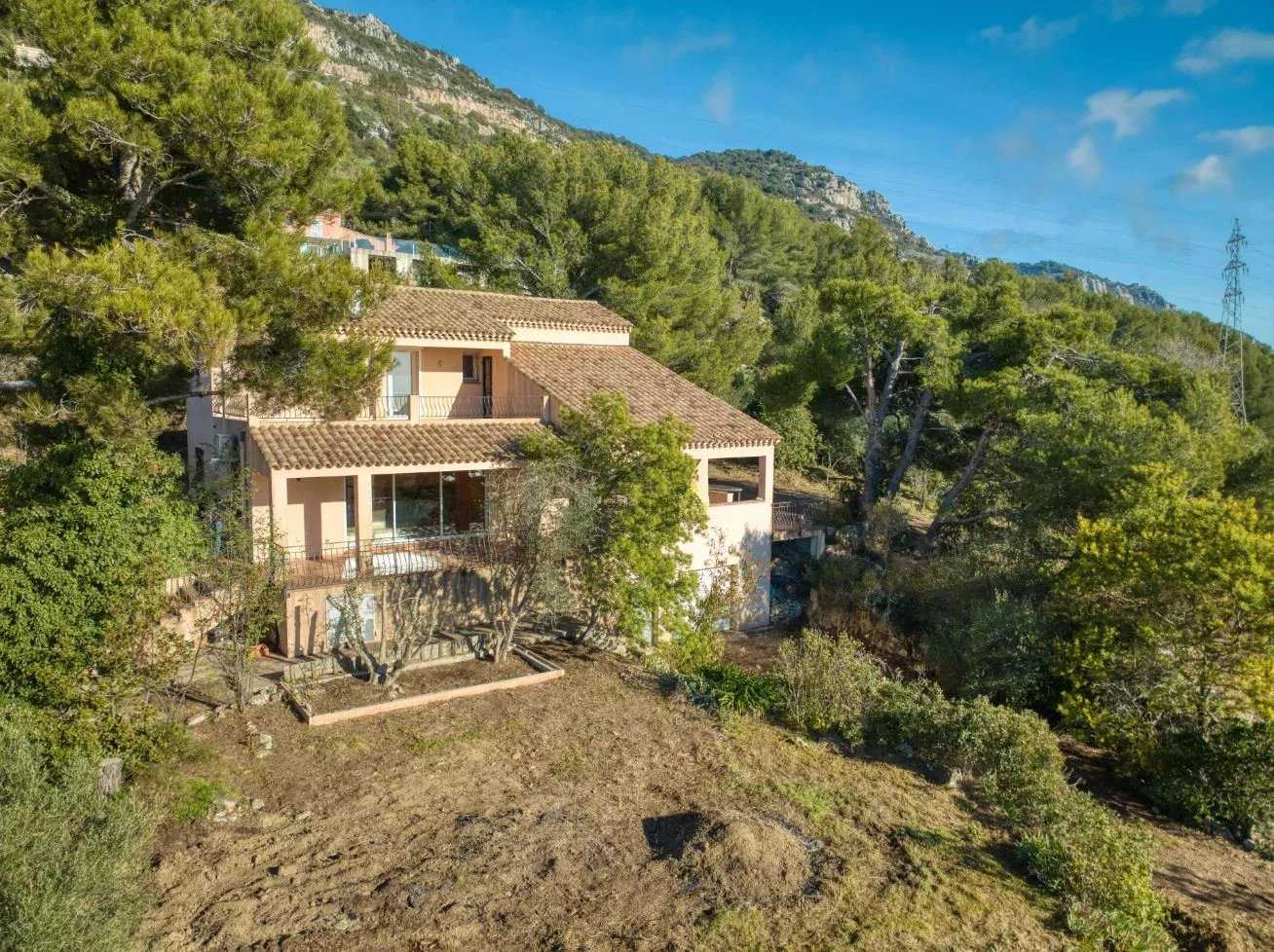 Kondominium w La Turbie, Provence-Alpes-Cote d'Azur 12430472