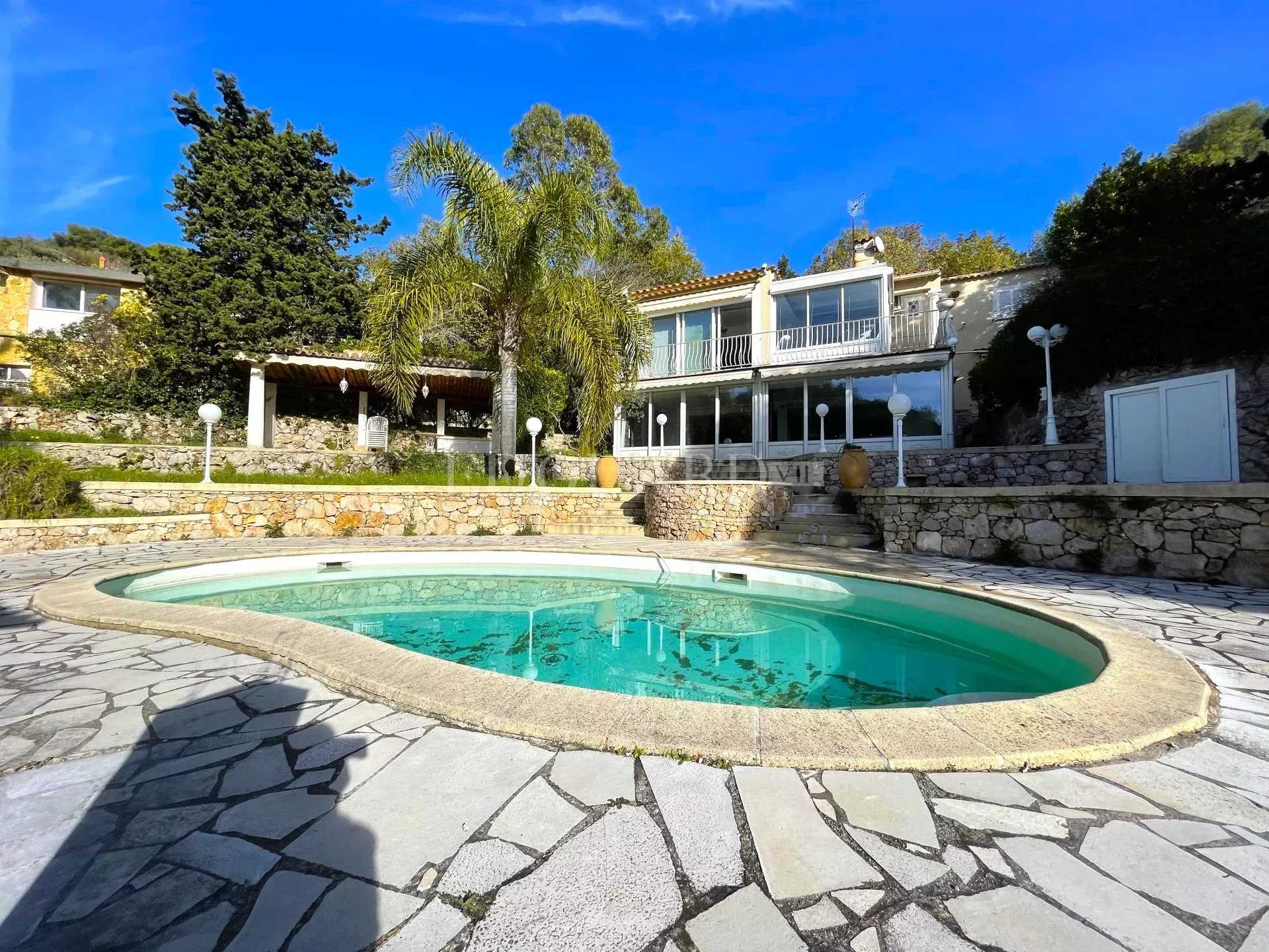 Casa nel La Turbie, Provence-Alpes-Côte d'Azur 12430714