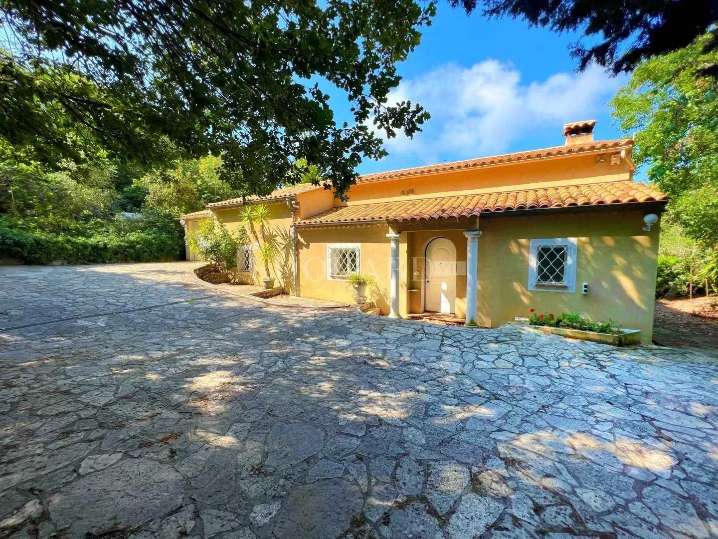 Будинок в La Turbie, Provence-Alpes-Côte d'Azur 12430714