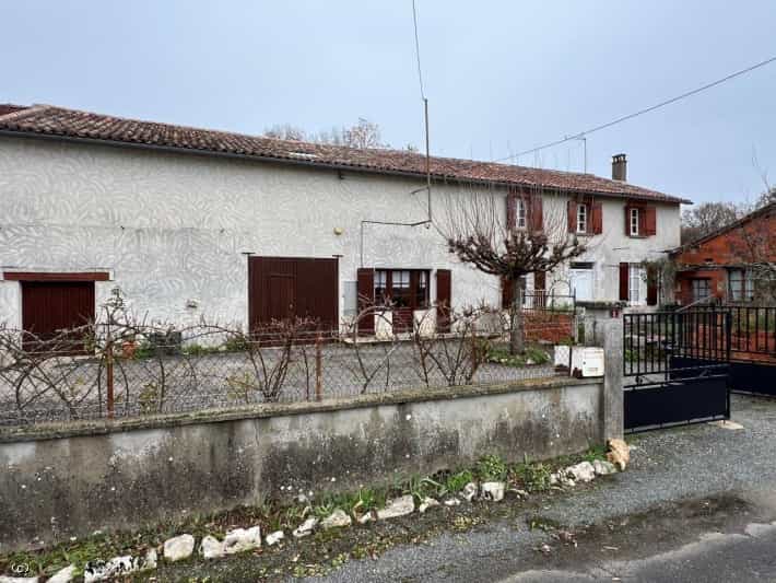 Huis in Aunac, Nouvelle-Aquitanië 12430741