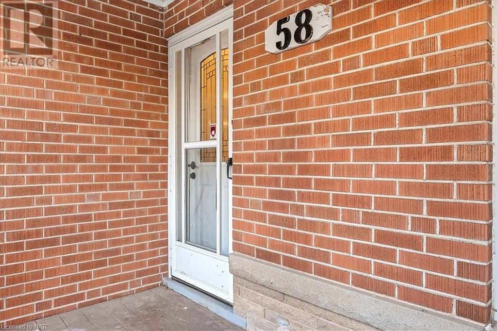 House in Hamilton, Ontario 12431879