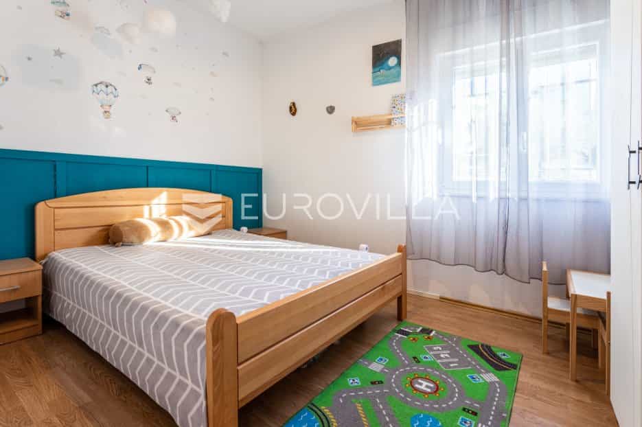 Condominium in Liveli, Splitsko-Dalmatinska Zupanija 12432383