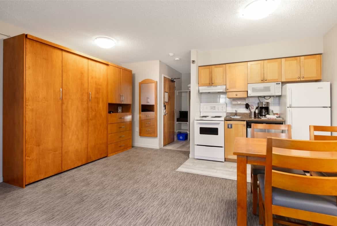 Condominium in Whistler, Brits-Columbia 12433909