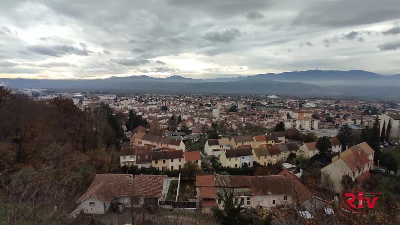 Eigentumswohnung im Roussillon, Auvergne-Rhone-Alpes 12434132