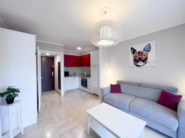 Condominium in Cannes, Provence-Alpes-Côte d'Azur 12434150